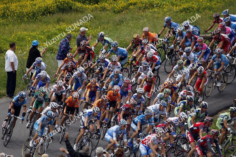 Peloton on Col Agnel006p.jpg